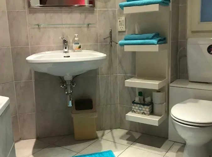 The Barts Center - Self Check-in Apartment *